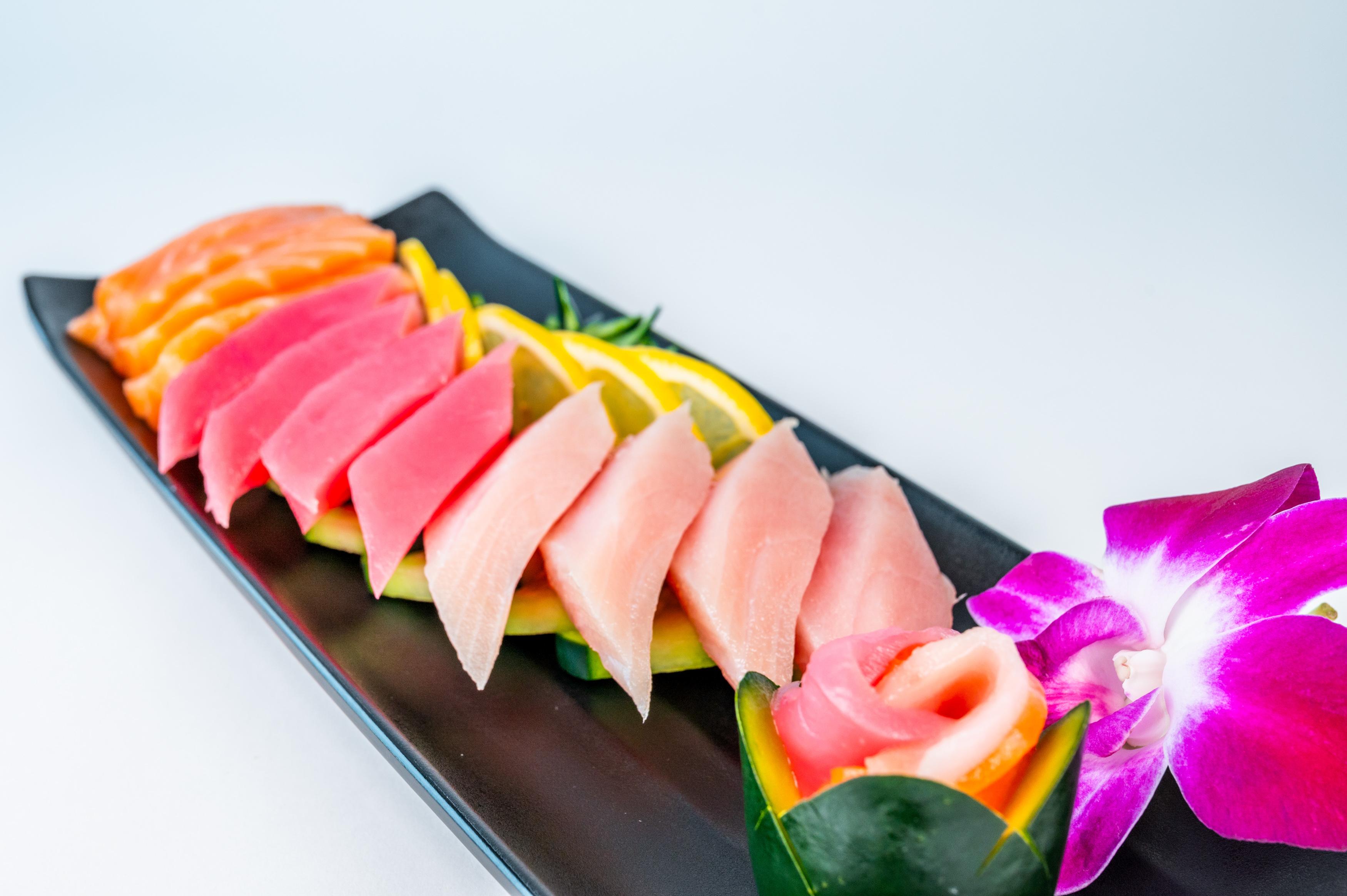 Sashimi Combo (12pc).