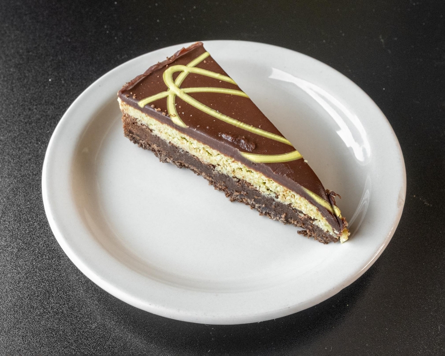 Dubai Chocolate Cake.