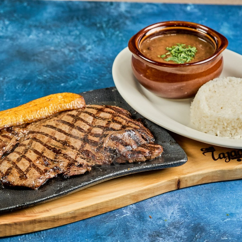 Carne Asada + Acompañante.