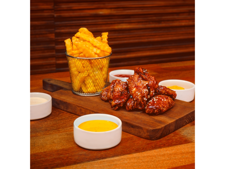 Chicken Wings 6 Pcs with Fries.
