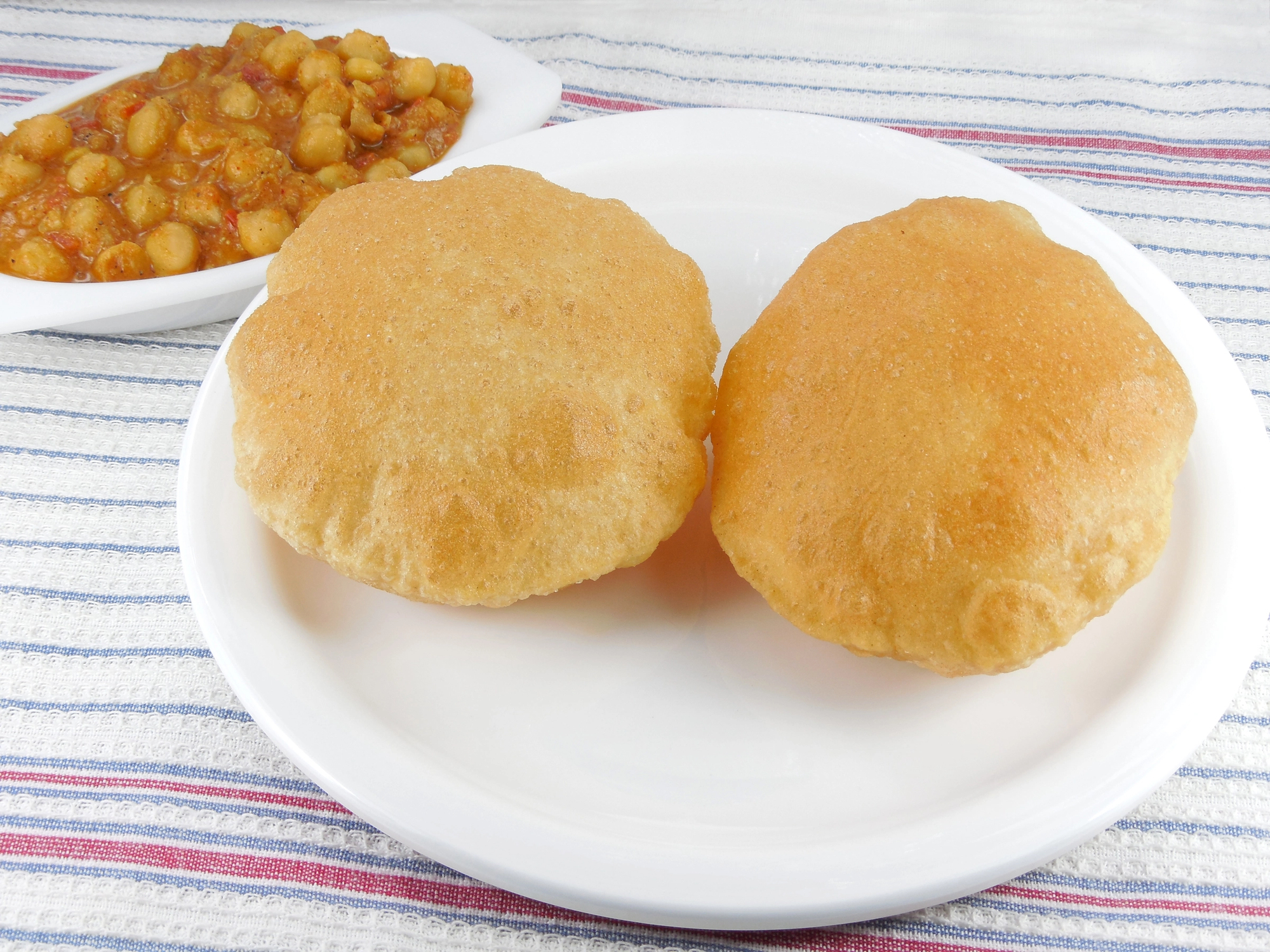 Poori (2 Pcs).
