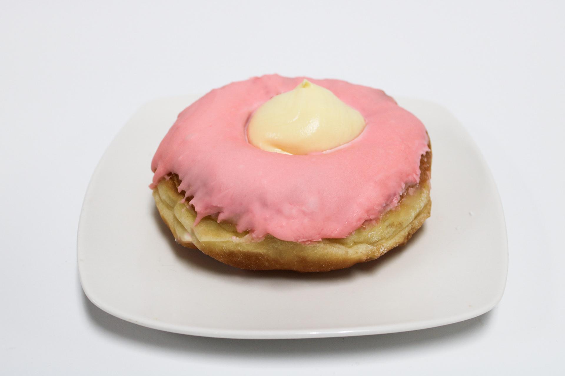 Strawberry Iced Cream Cheese Tart.