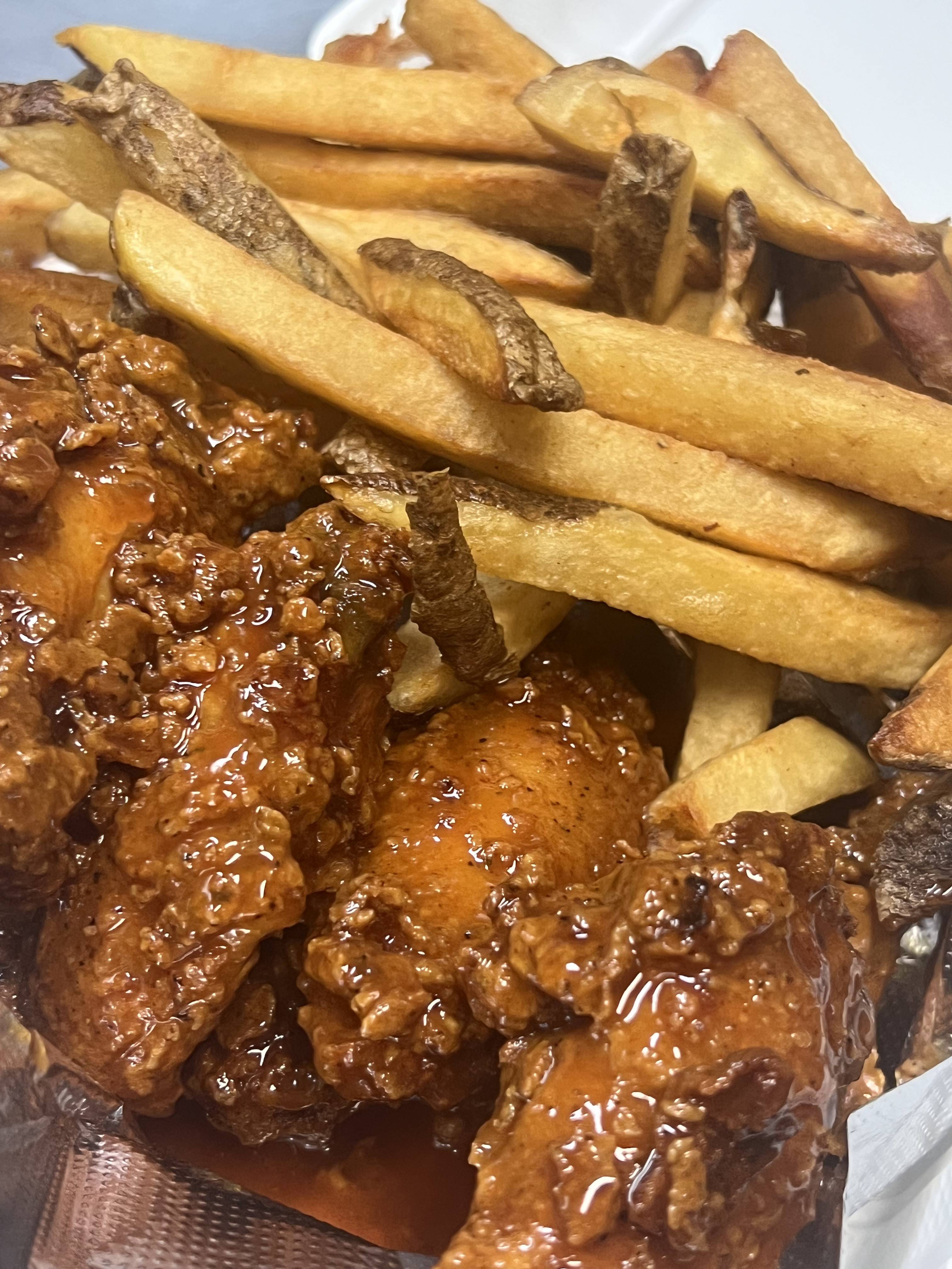 Tasha’s famous Dodd town wings.