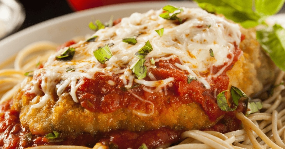 Chicken Parmesan, Side Salad & Garlic Bread.