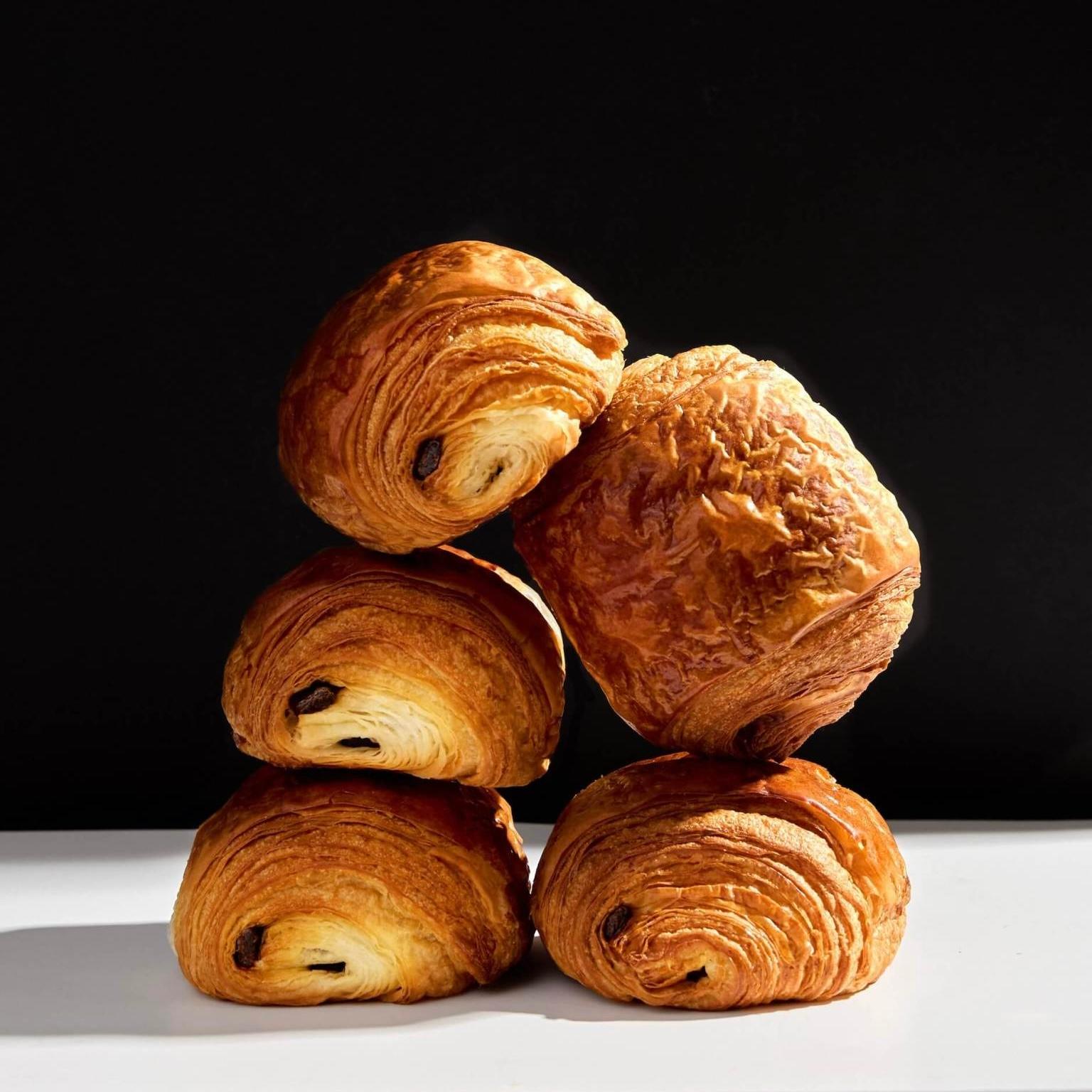 PAIN AU CHOCOLAT.