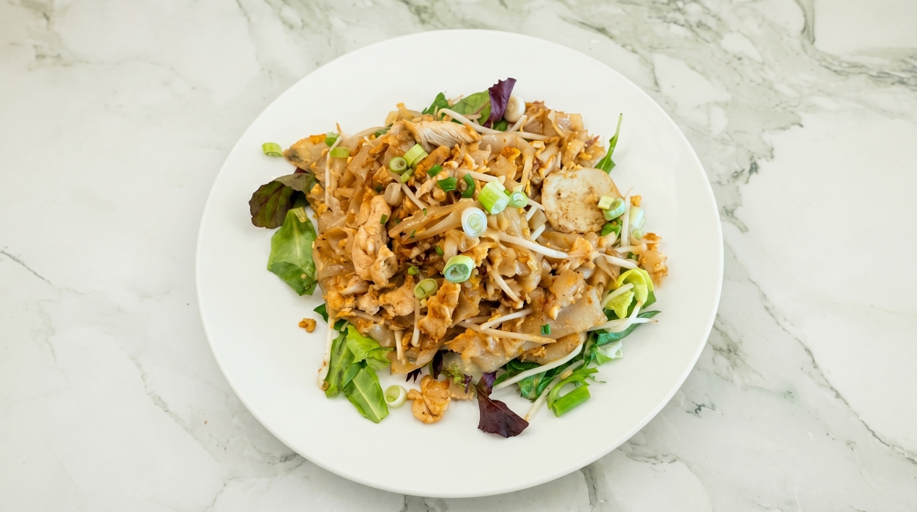 ST9 Kua Kai (Chicken Stir-Fried Noodles).