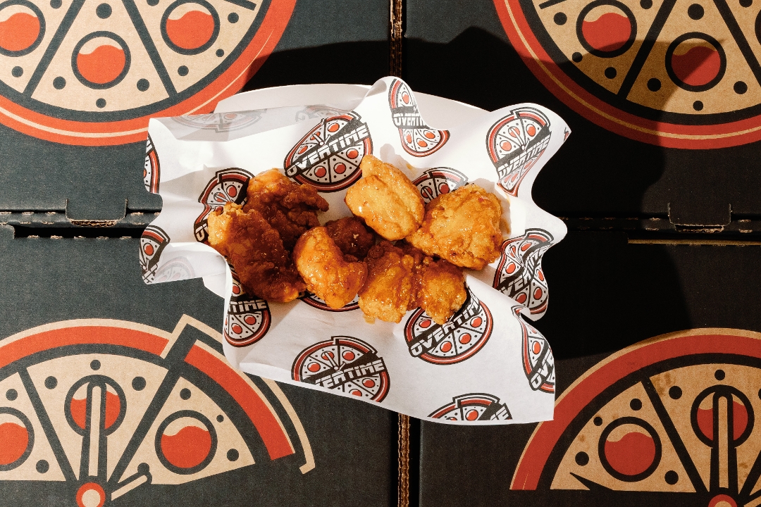 BONELESS WINGS.
