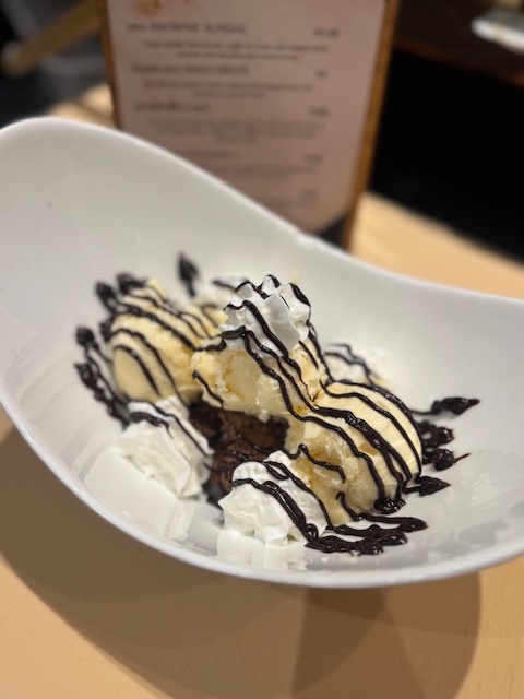 MIA BROWNY SUNDAE.
