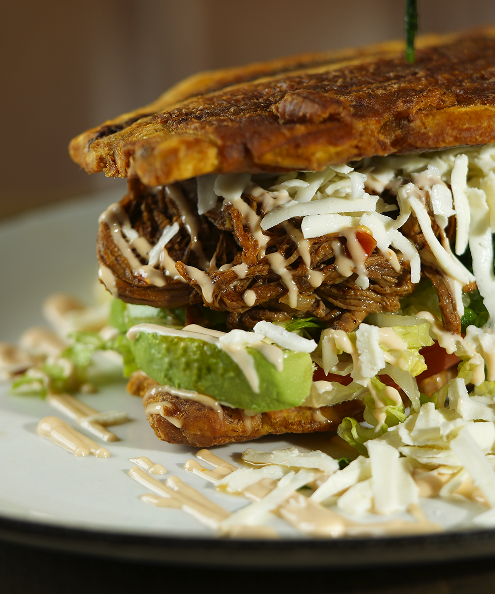 Patacon de Carne Mechada.