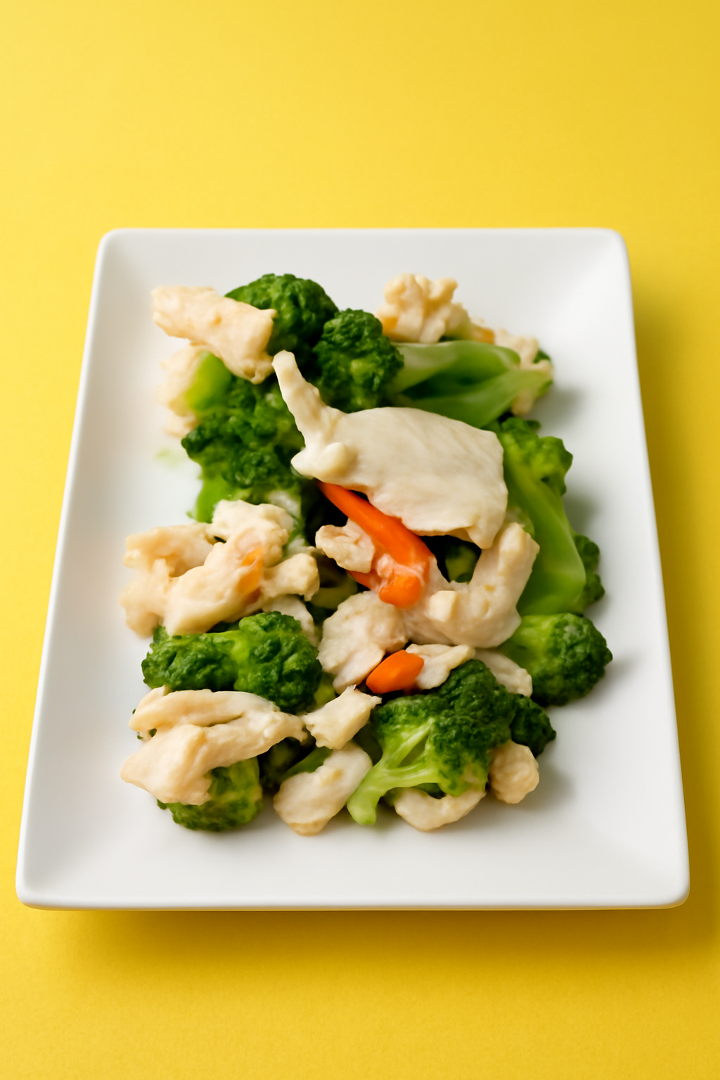 Chicken with Broccoli (L).