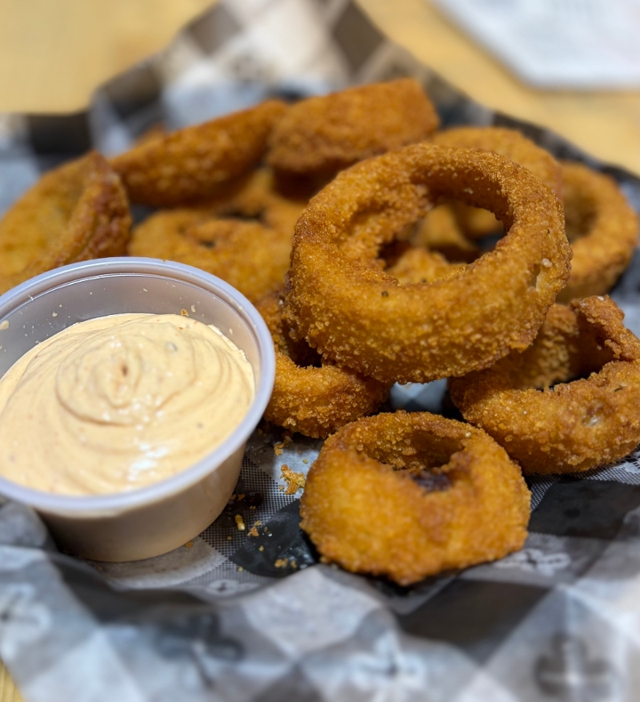 Onion Rings App w/4oz Spicy Aioli.