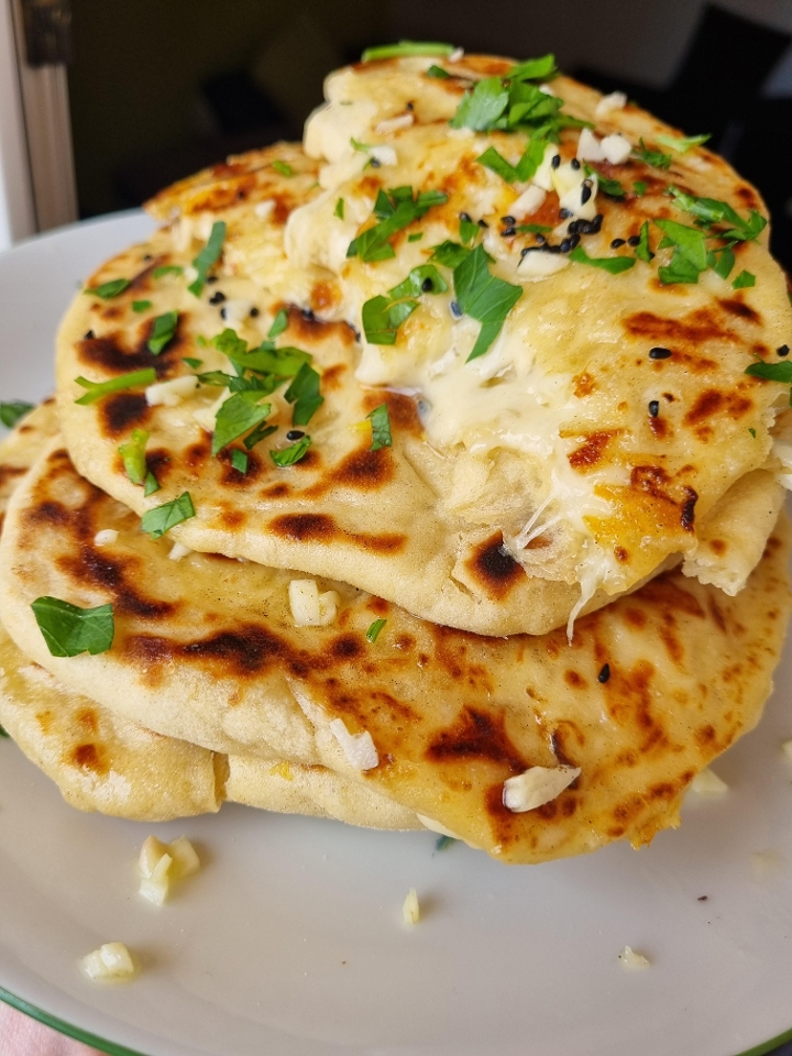 Garlic/ Cheese Naan.