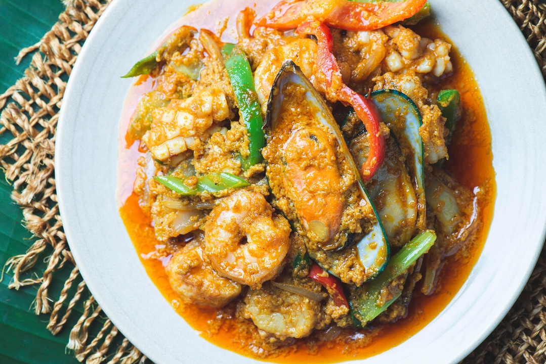 Stir Fried Seafood with Curry Powder.