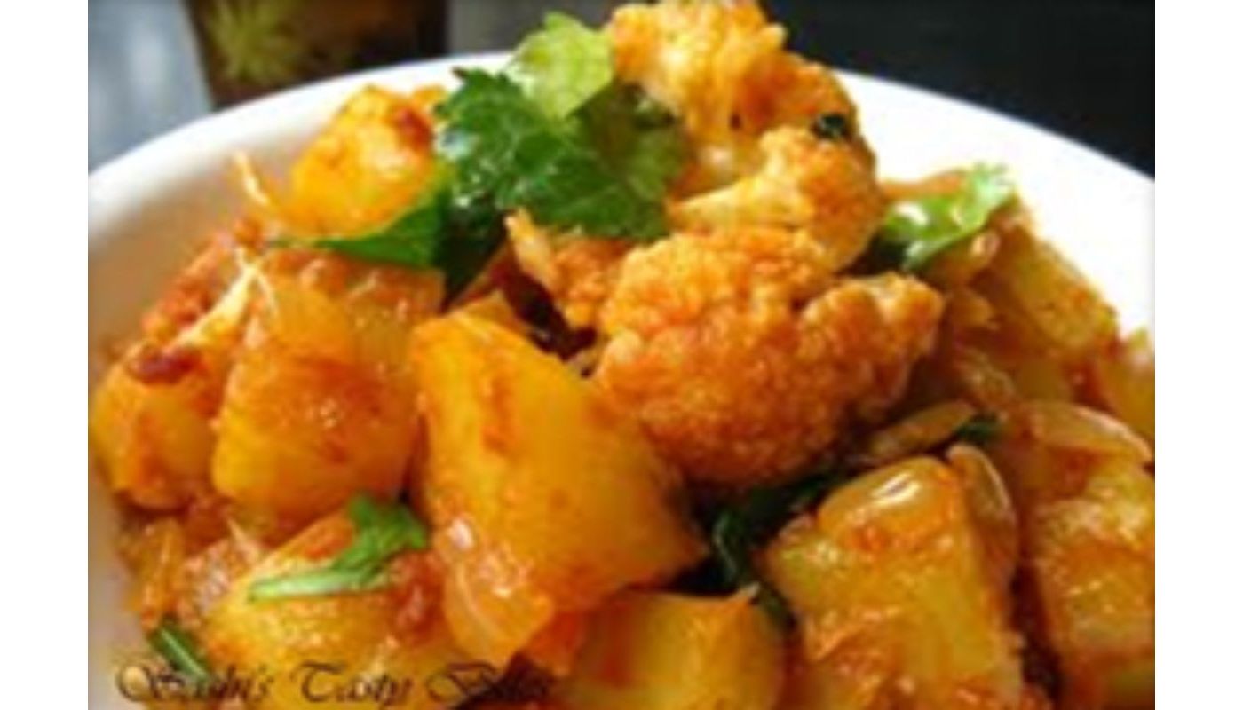 Aloo Gobi  - Spiced Potato & Cauliflower Curry Bowl. Vegan, Gluten free.