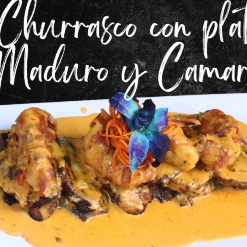 Churrasco Con Camarones Bacon Y Maduros En Salsa De Queso.