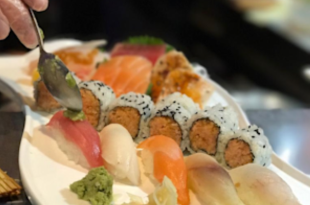 Sushi and Sashimi ( Susaca ) Dinner.