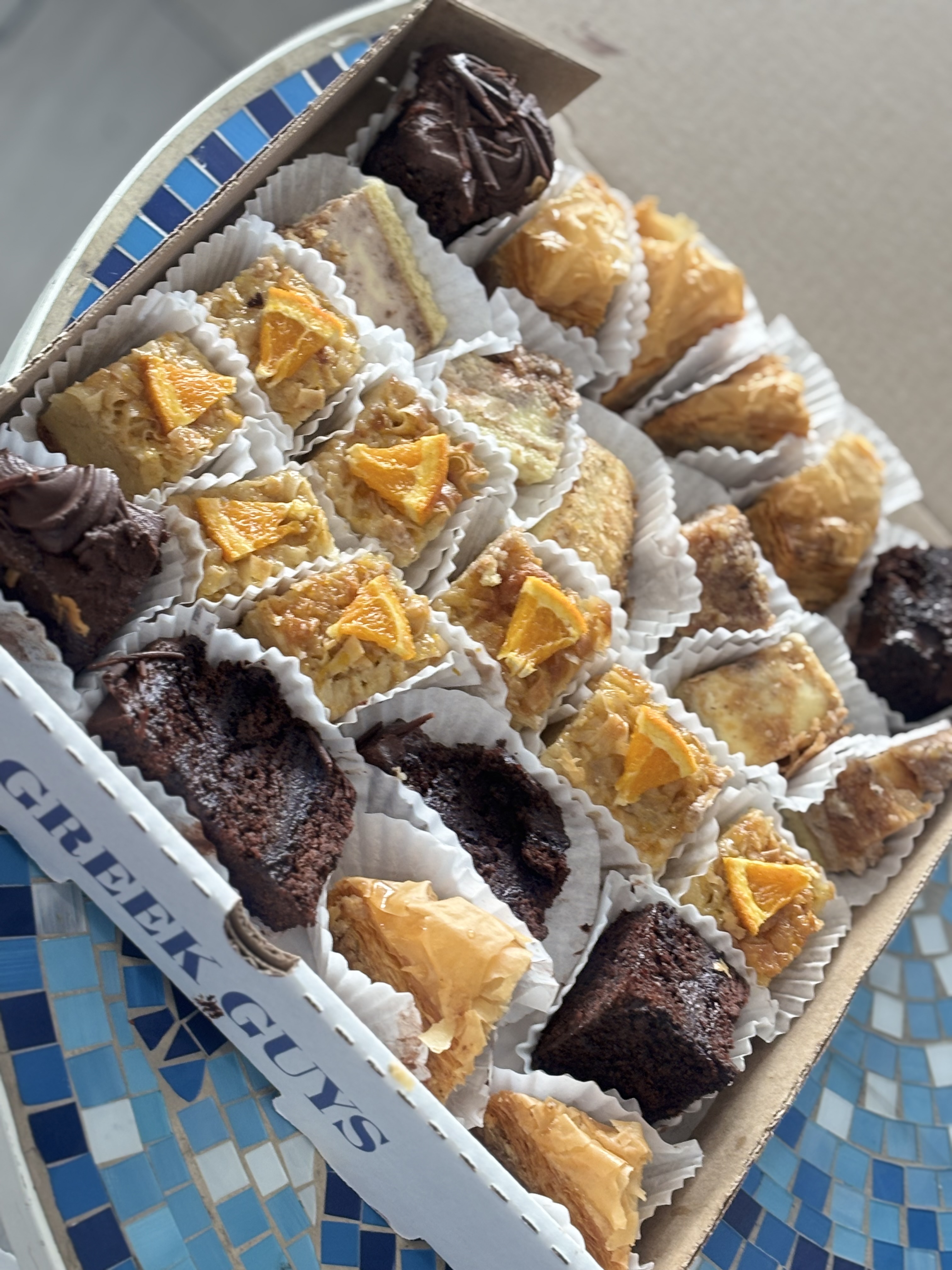 GREEK DESSERTS MIXED (10 pieces) (4 baklava, 2 baklava cheesecake, 2 orange cake, 2 chocolate cake.