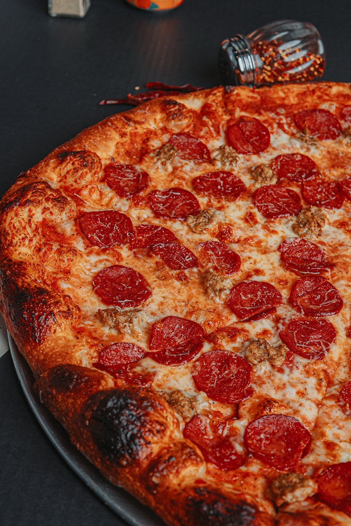 18" Supreme Pie.