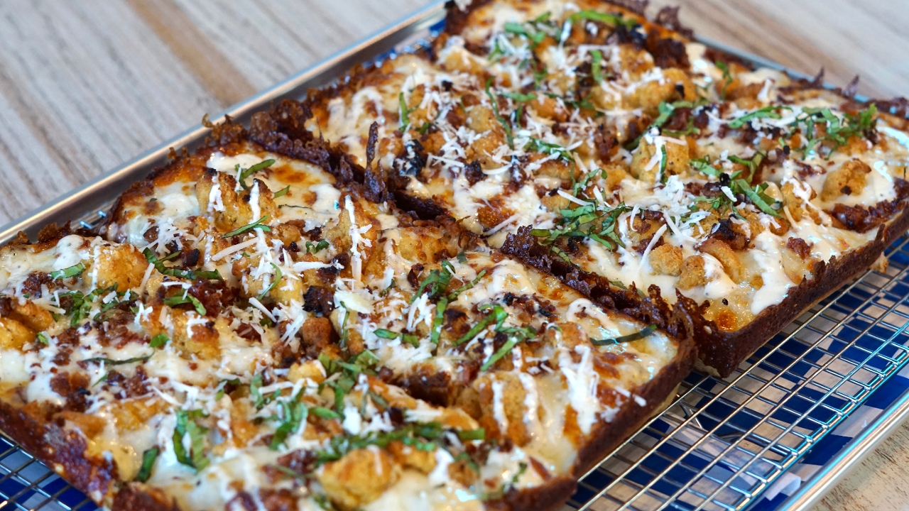 LARGE CHICKEN BACON RANCH.