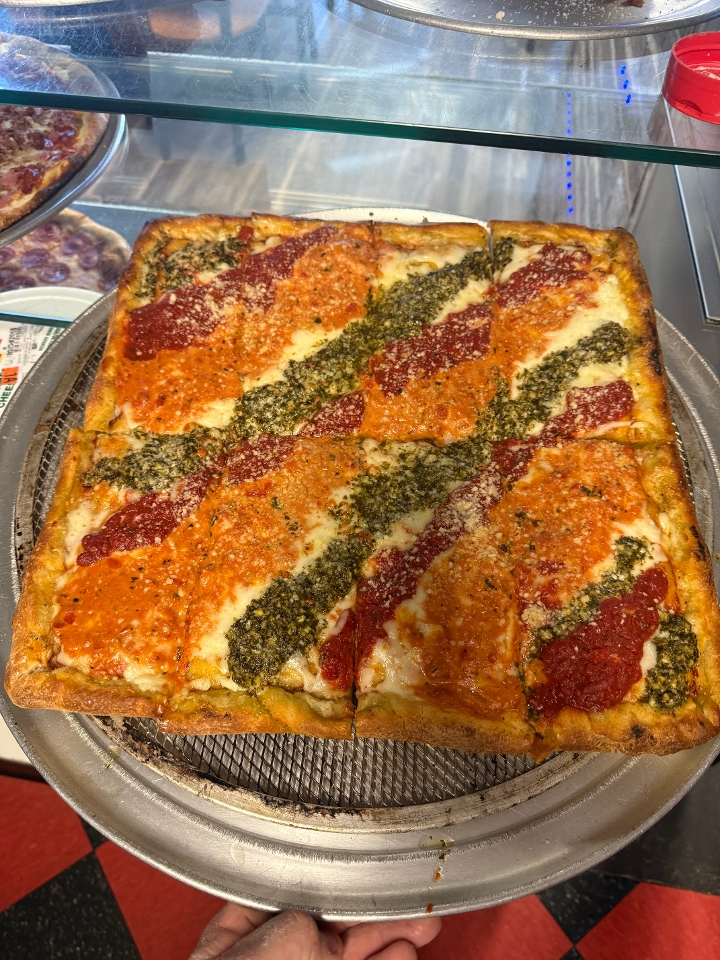 M.V.P. Square Pizza (12 Slices).