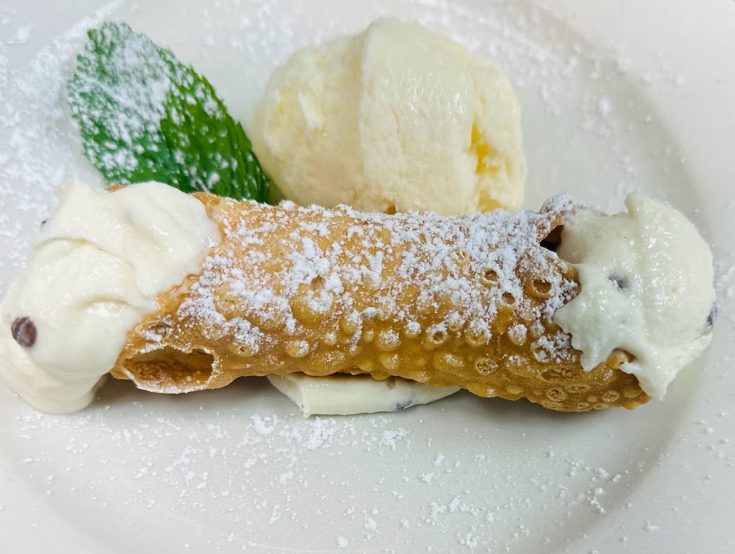Traditional Cannoli.