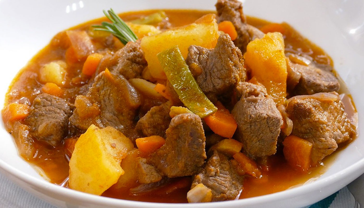Beef Stew (Carne de Res Guisada).