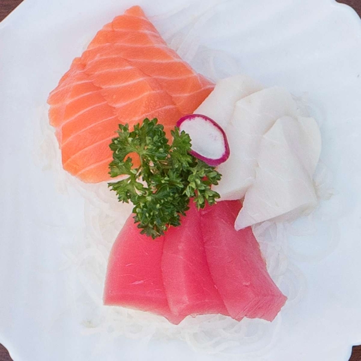 Sashimi Deluxe.