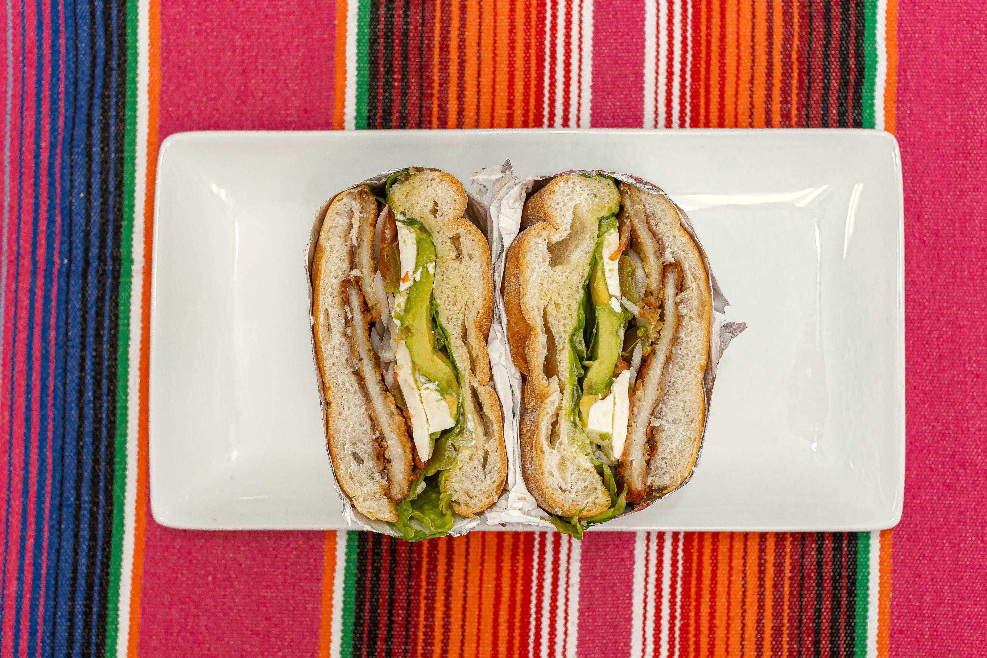 Torta de MILANESA POLLO (BREADED CHICKEN).