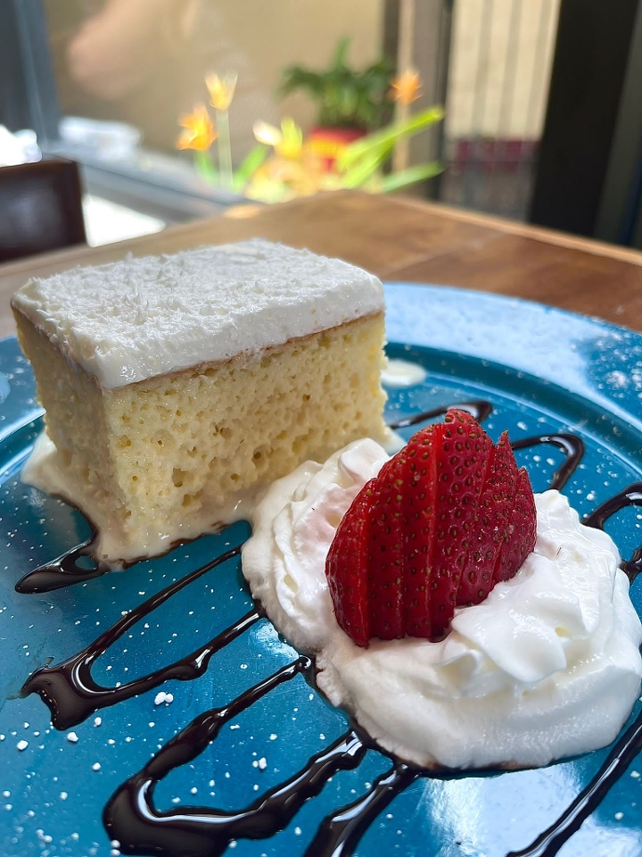 4 Leches Cake (con Horchata).
