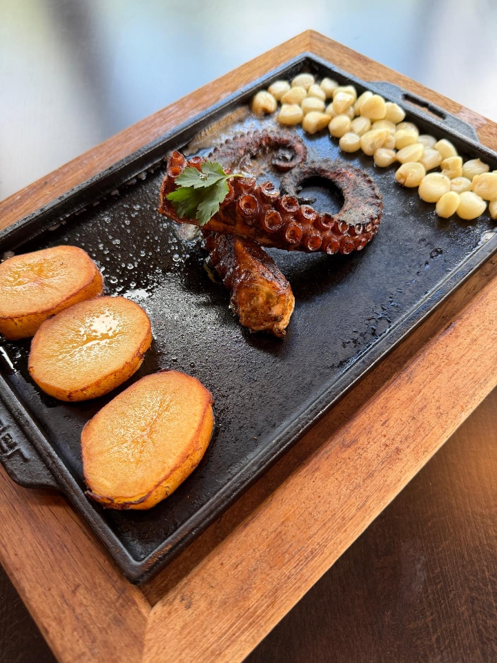 Pulpo a la Parrilla "Don Luis".