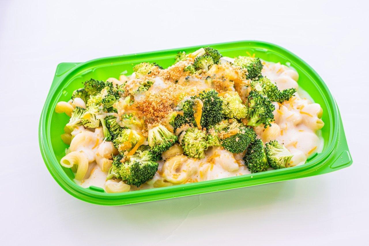 Broccoli cheddar mac (veg).