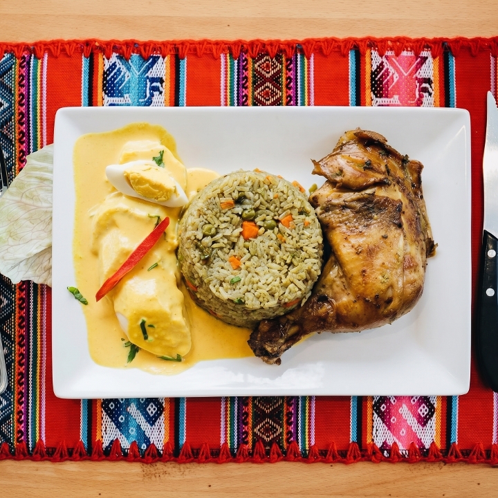 Arroz Con Pollo Y Huancaina.