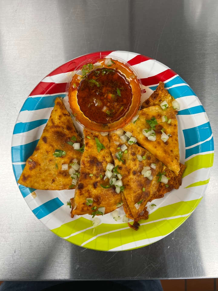 QUESADILLA DE BIRRIA.