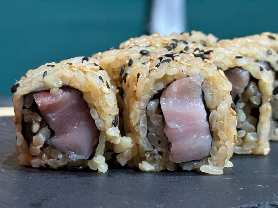 T - Uramaki Hamachi.