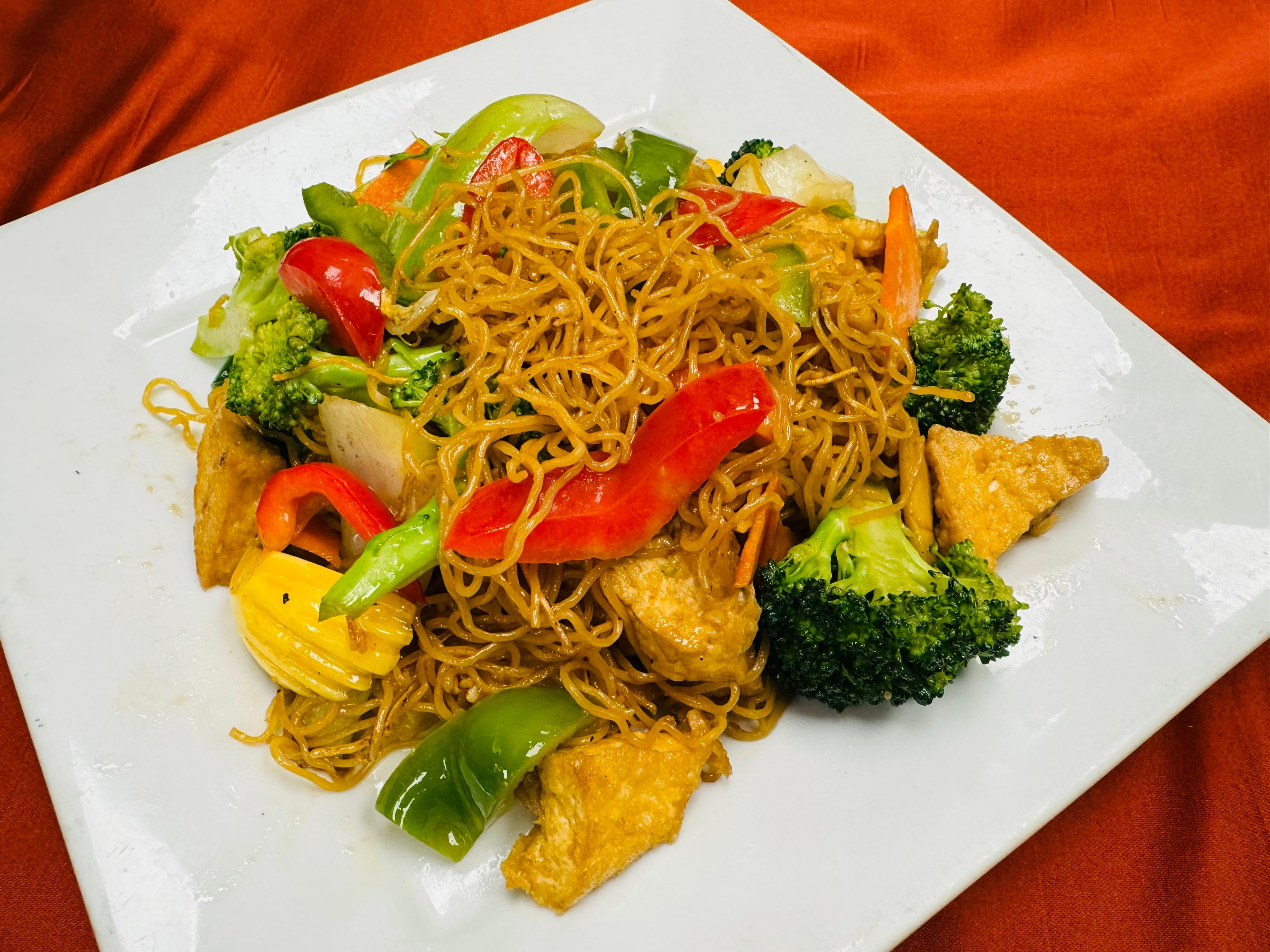 S1B. Soft Yellow Noodles Stir-Fried with Beef - Mi Xao Mem Bo.
