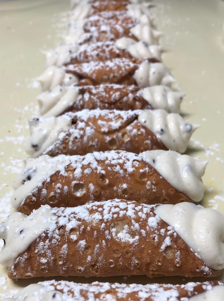 Cannoli.