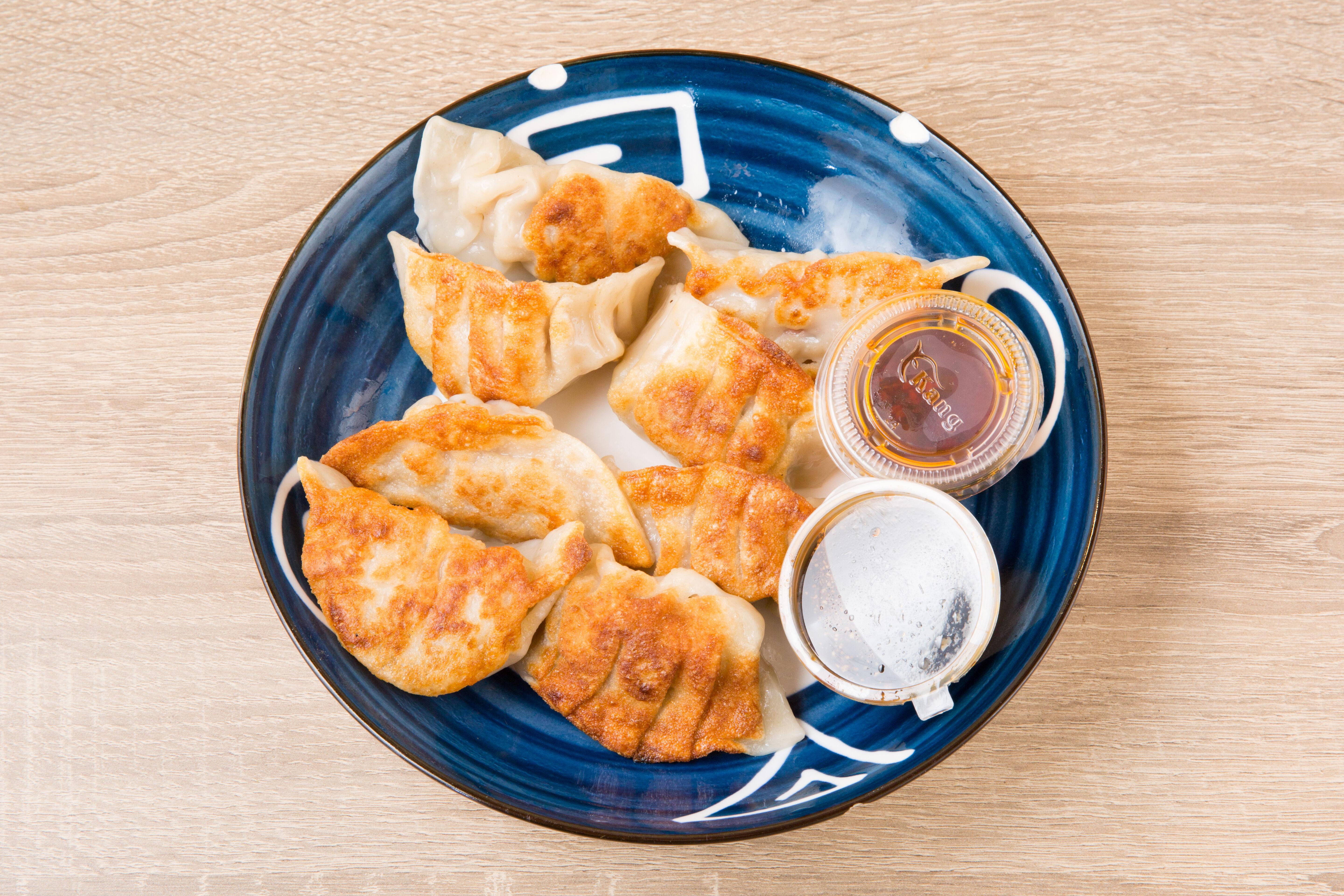 Pork and Celery Dumpling 芹菜猪肉饺子.