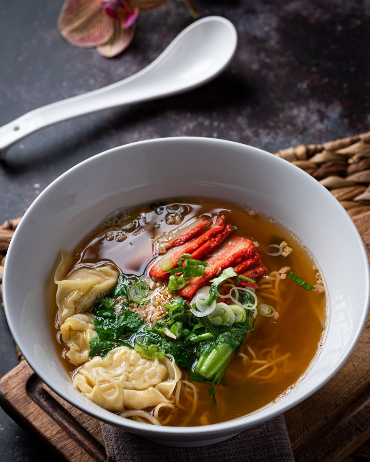 Bah Mee Keaw Nam Moo Daeng.