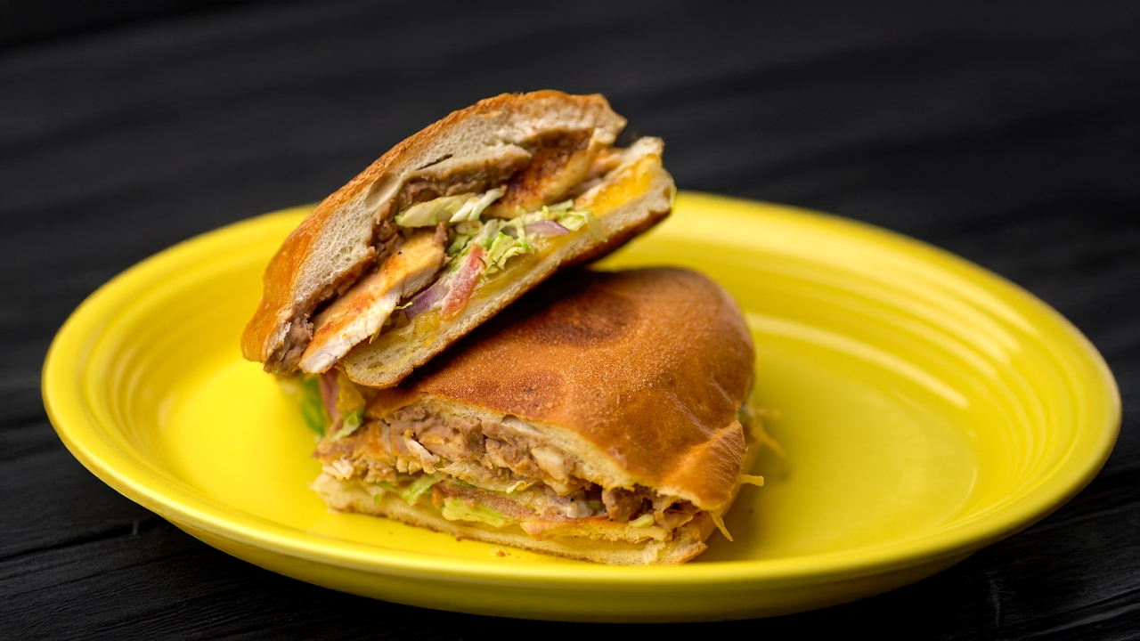 Torta Milanesa (breaded chicken).