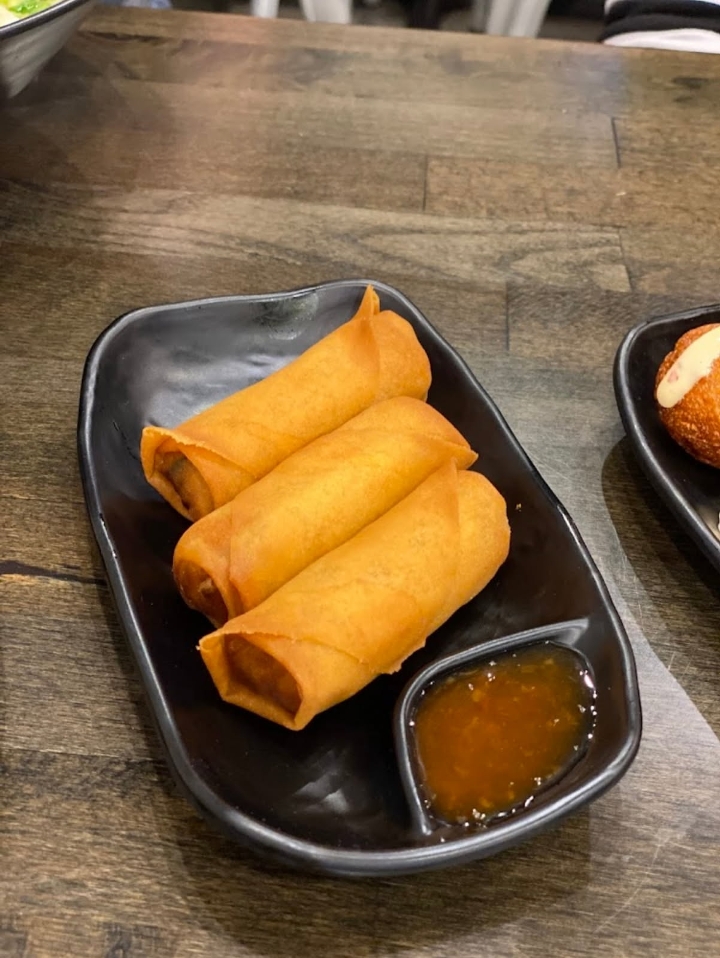 Veggie spring rolls (3pcs).
