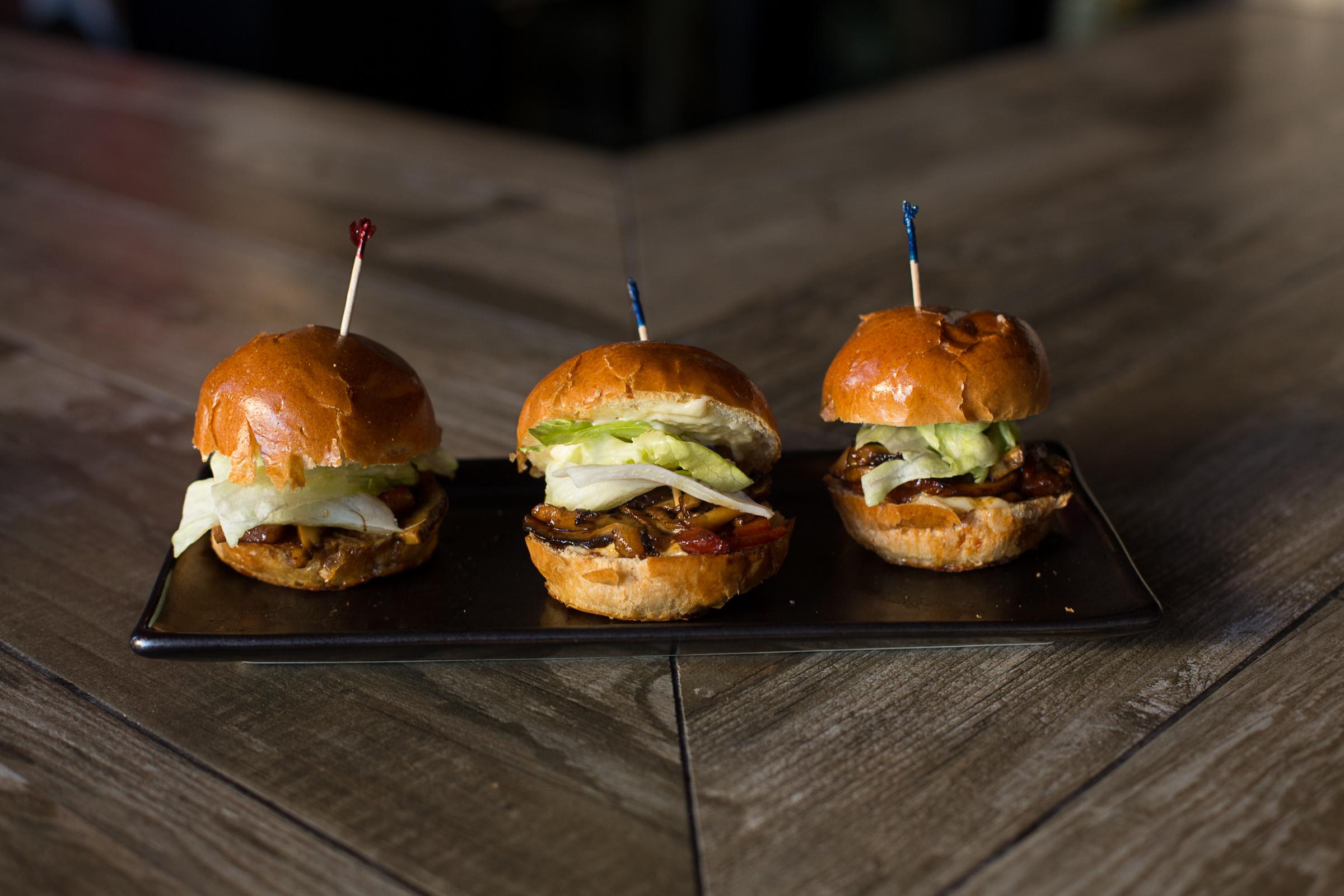 Mini-Sized Sliders (3pc).