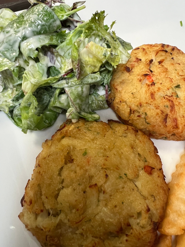 HOMEMADE CRAB CAKES.