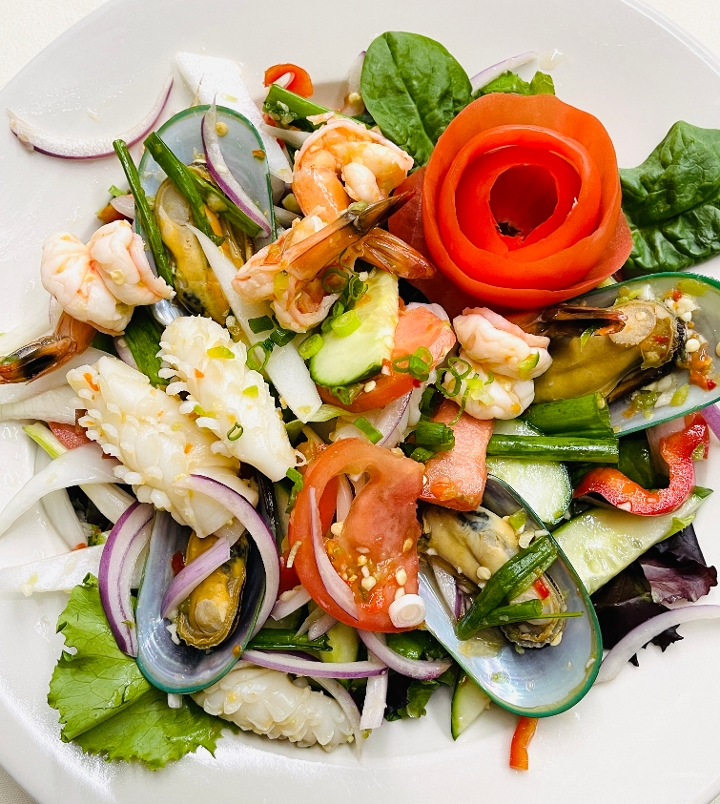 D17 YUM THALAY (Seafood Salad).