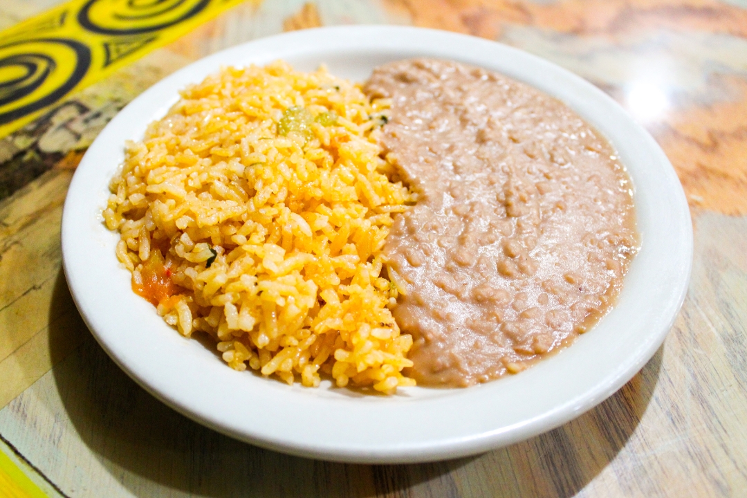 Grande Arroz y Frijoles (Large Order of Rice & Beans).