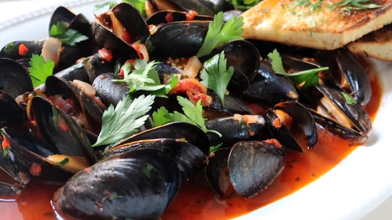 P.E.I MUSSELS FRA DIAVOLO.