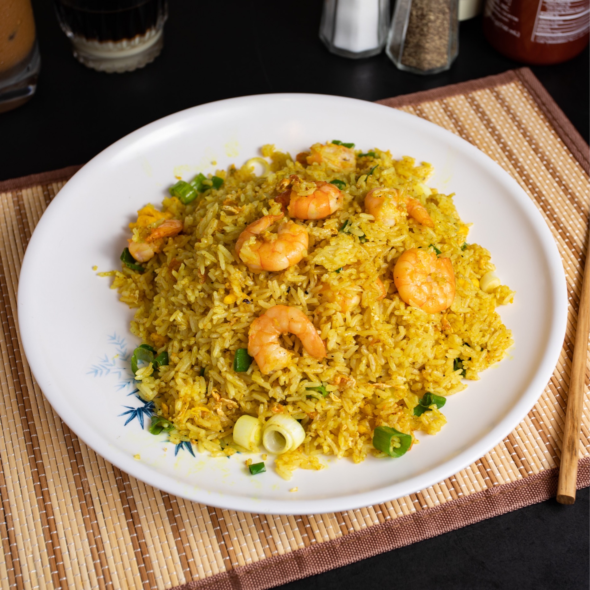 23. (S) Shrimp or Beef curry fried rice - cơm chiên tôm hoặc bò.
