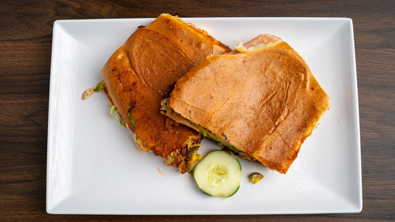 TORTA Carnitas.
