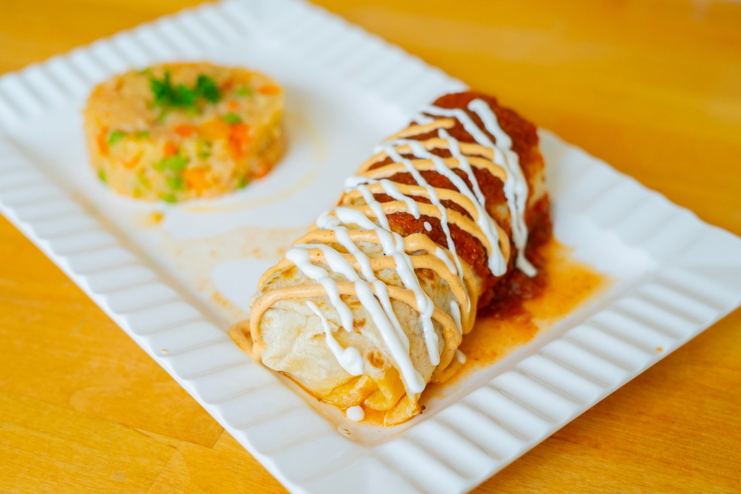 (L) Burrito El Chabelo.