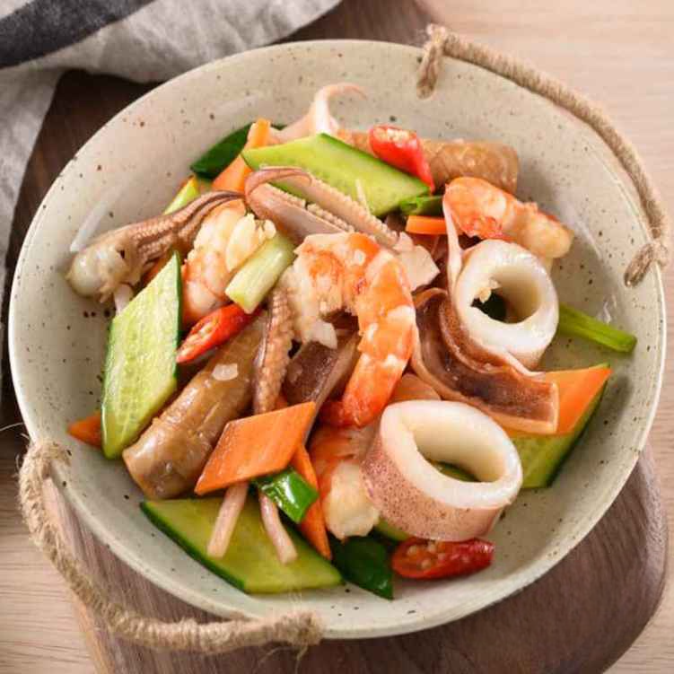 CS3. XO醬炒三鮮/Stir-Fried Seafood Trio in XO Sauce.