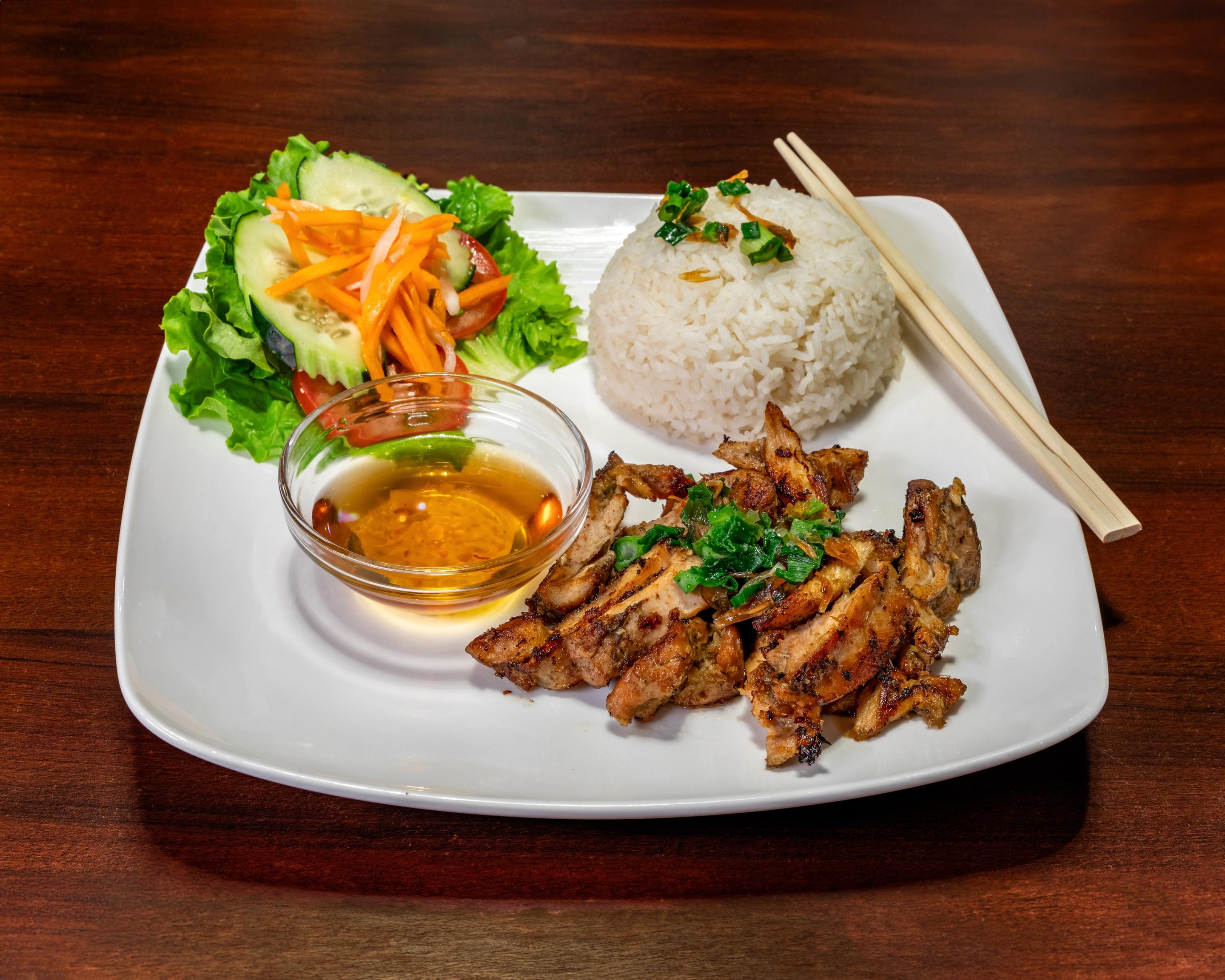 R2. Grilled Chicken (Com Ga Nuong).